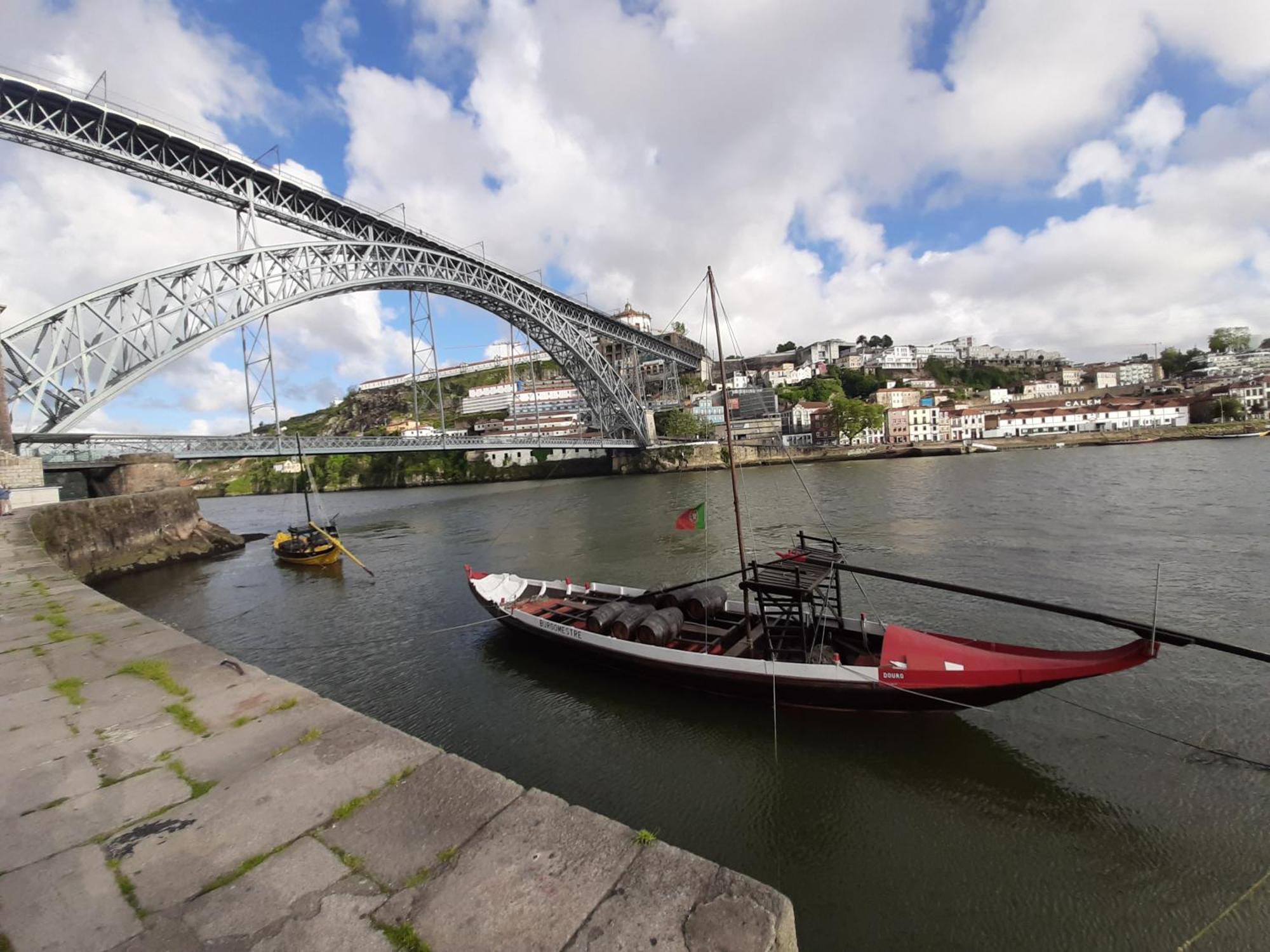 Muralha Da Barca Apartamentos Rnal Nº13939 Al,5848 Al, 6419 Al-Chamada Para A Rede Movel Nacional Porto Exterior foto